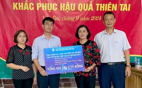 Tập đoàn VNPT trao gần 7.000 suất quà cho người dân vùng bão lũ Yên Bái